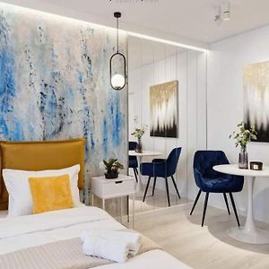 Government Deluxe Studio By Magic Apartments